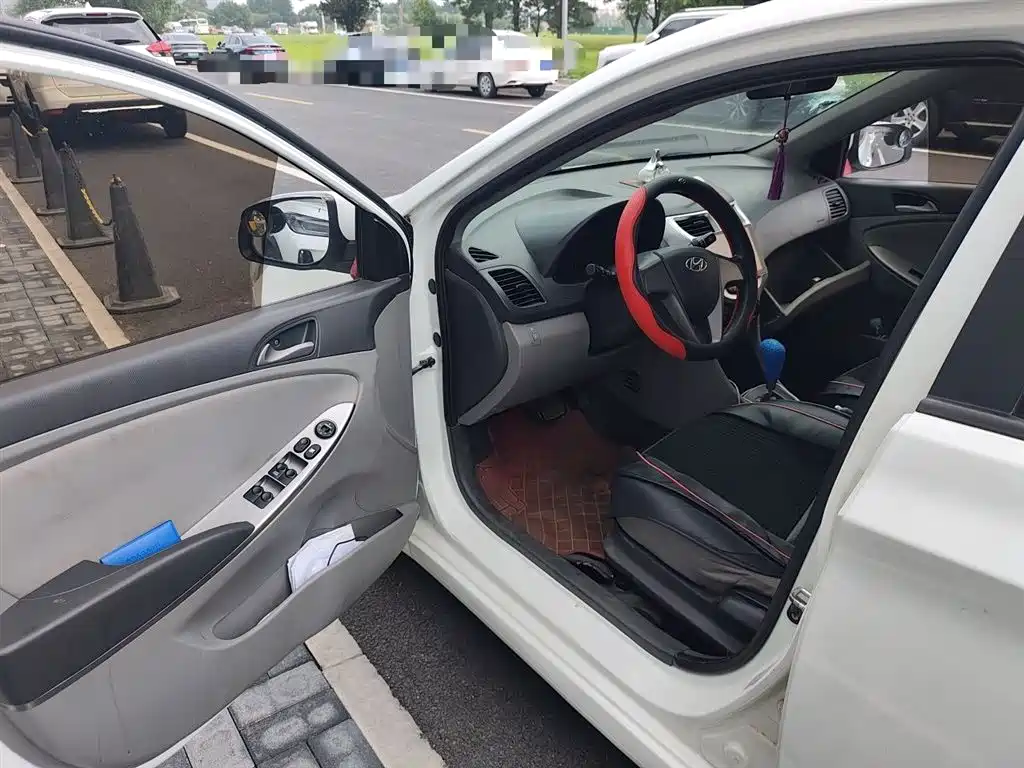 Hyundai Verna 2016 — фото 12