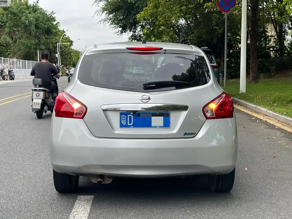 Nissan Tiida 2015