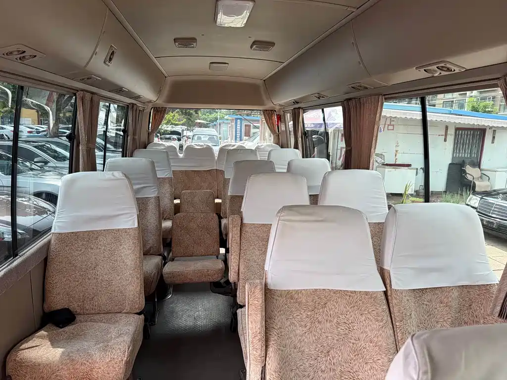Toyota Coaster 2011 — фото 20