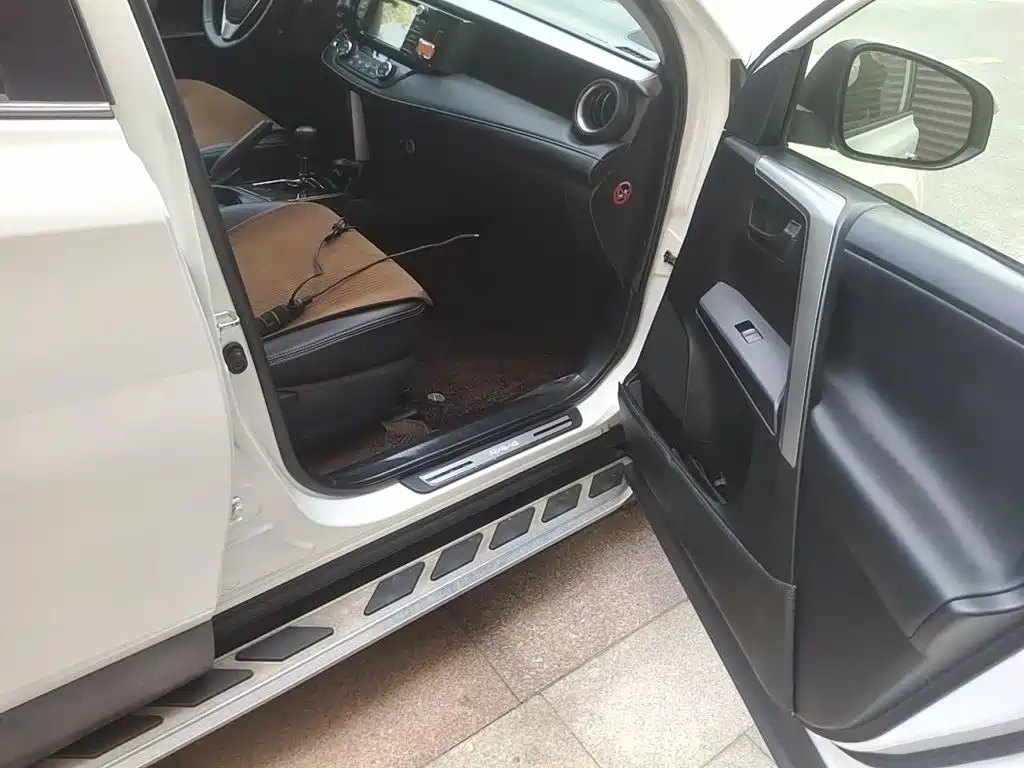 Toyota RAV4 2017 — фото 20