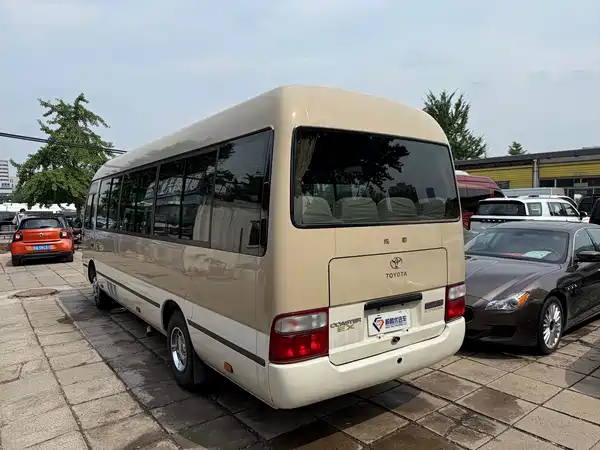 Toyota Coaster 2011