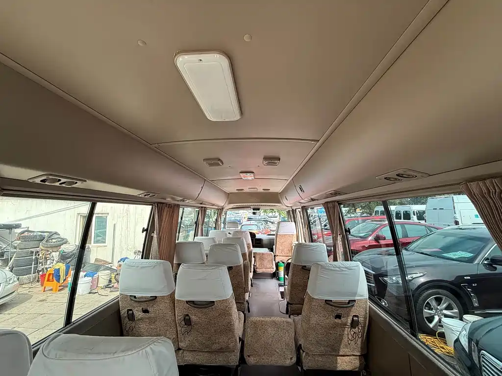 Toyota Coaster 2011 — фото 23