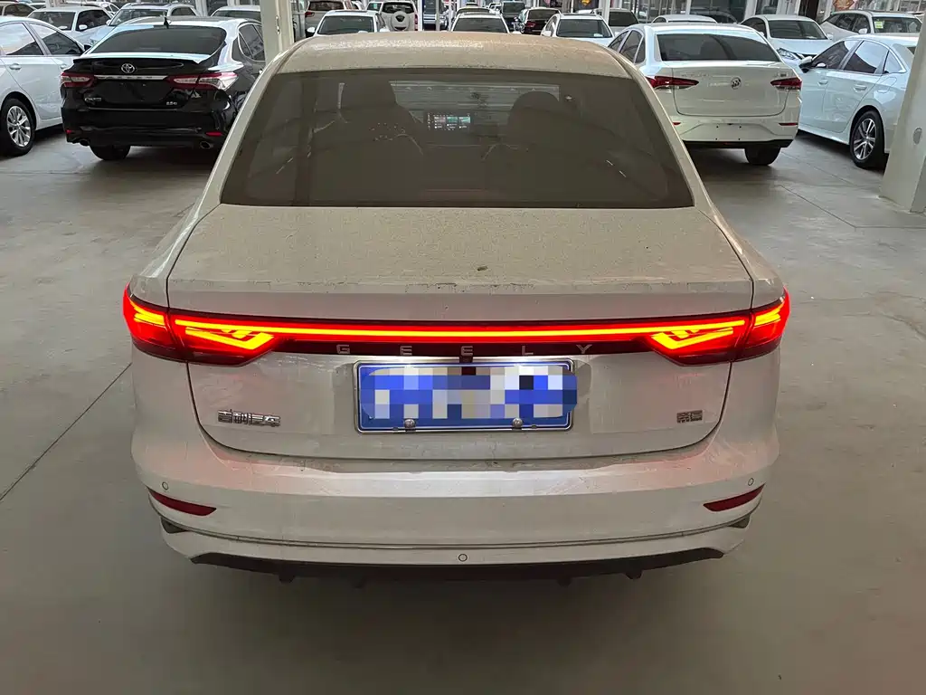 Geely Emgrand 2022 — фото 10