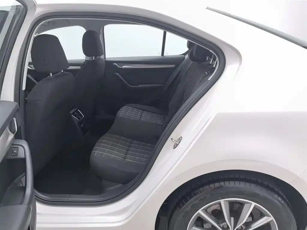 Skoda Octavia 2020 — фото 15