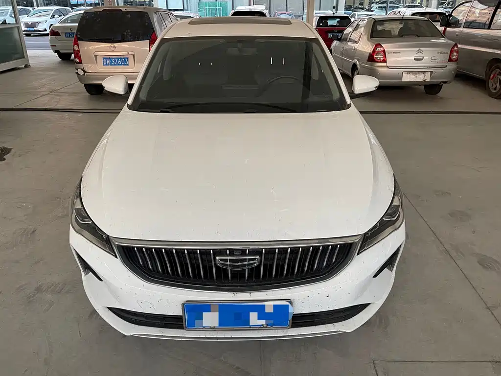 Geely Emgrand 2022