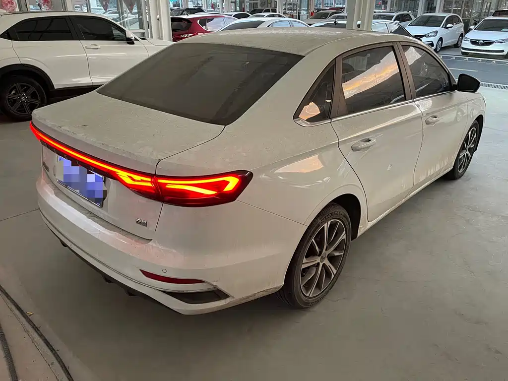 Geely Emgrand 2022 — фото 11