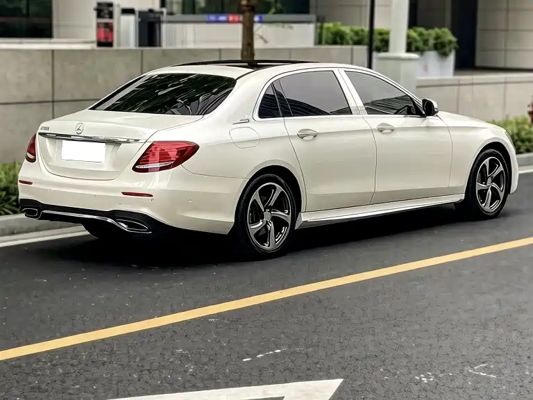 Mercedes-Benz E-Class 2017 — фото 9