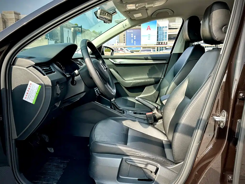 Skoda Octavia 2018 — фото 8