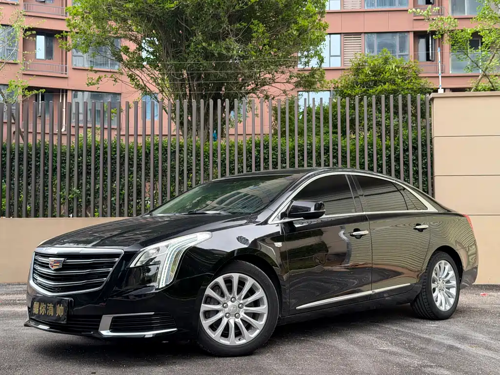 Cadillac XTS 2018 — фото 1