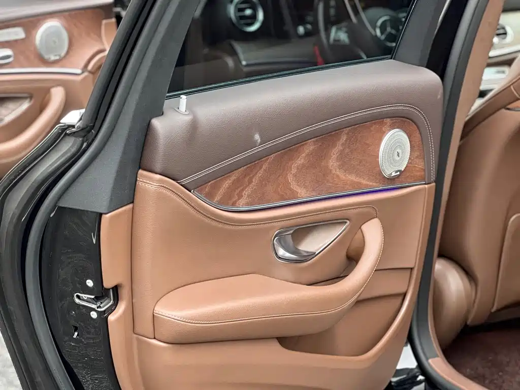 Mercedes-Benz E-Class 2022 — фото 14