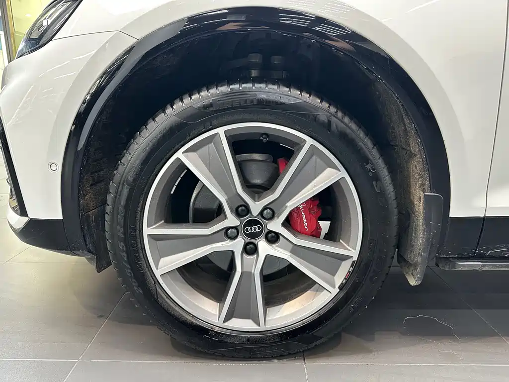 Audi Q5L Sportback 2023 — фото 13