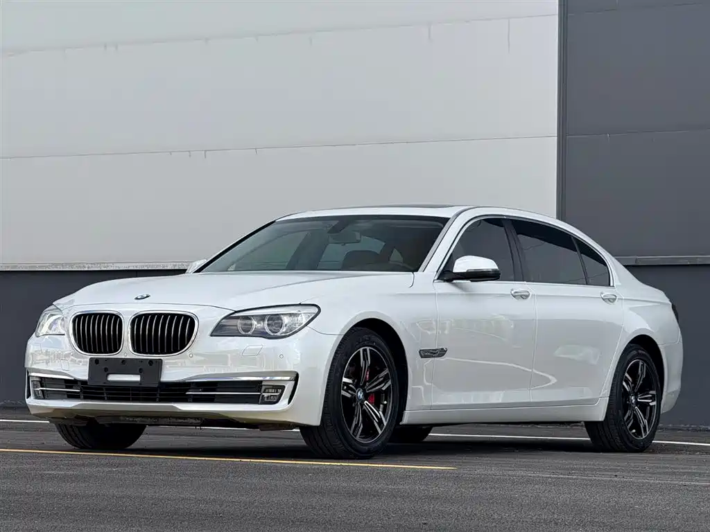 BMW 7 Series 2015 — фото 1
