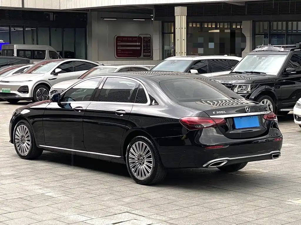 Mercedes-Benz E-Class 2023 — фото 8