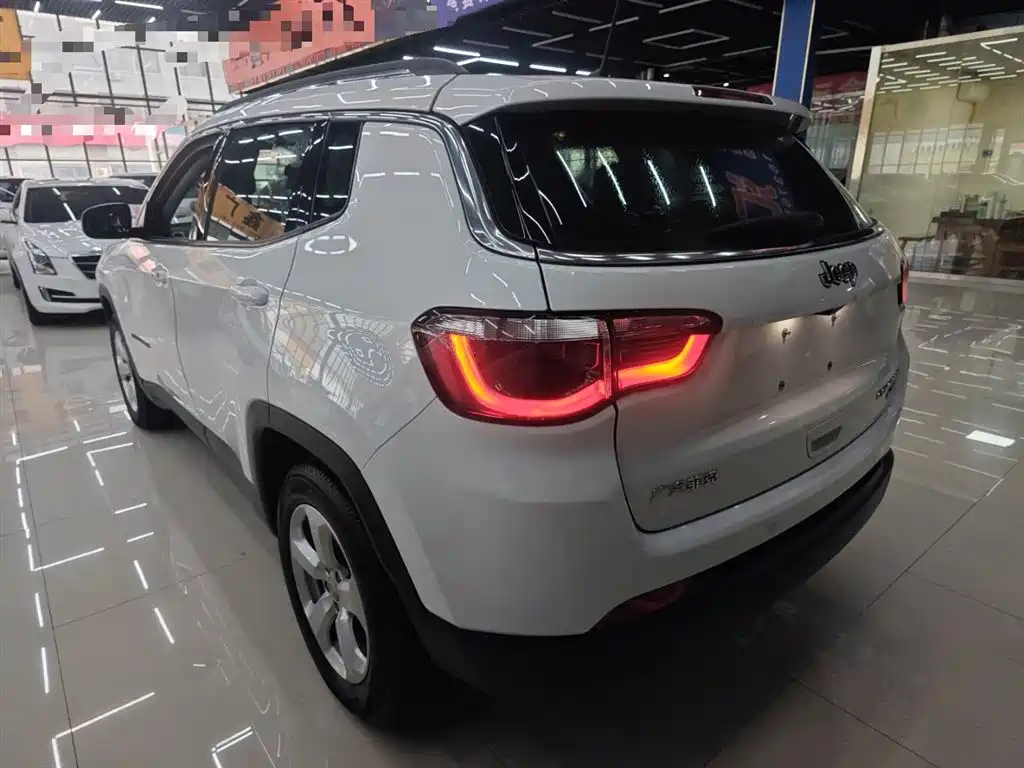 Jeep Compass 2017 — фото 23
