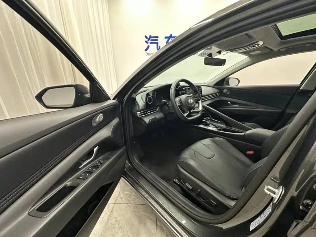 Hyundai Elantra 2024