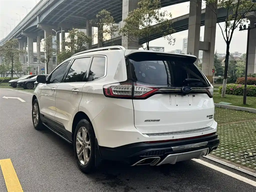 Ford Edge 2017 — фото 25