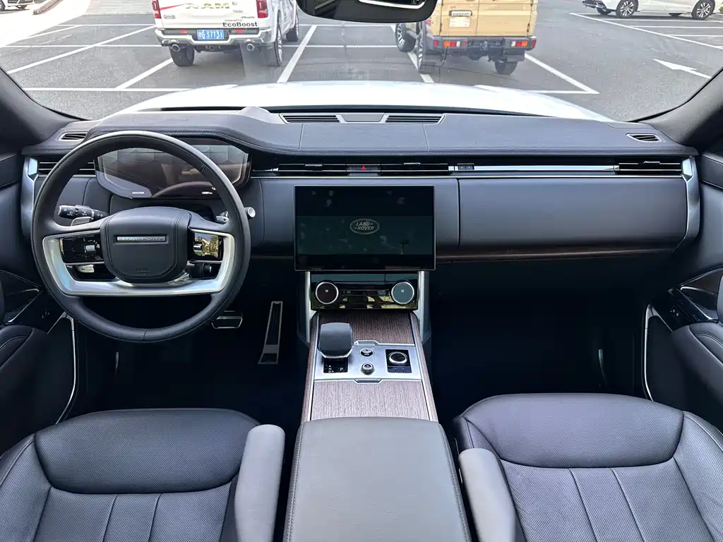 Land Rover Range Rover 2023 — фото 28