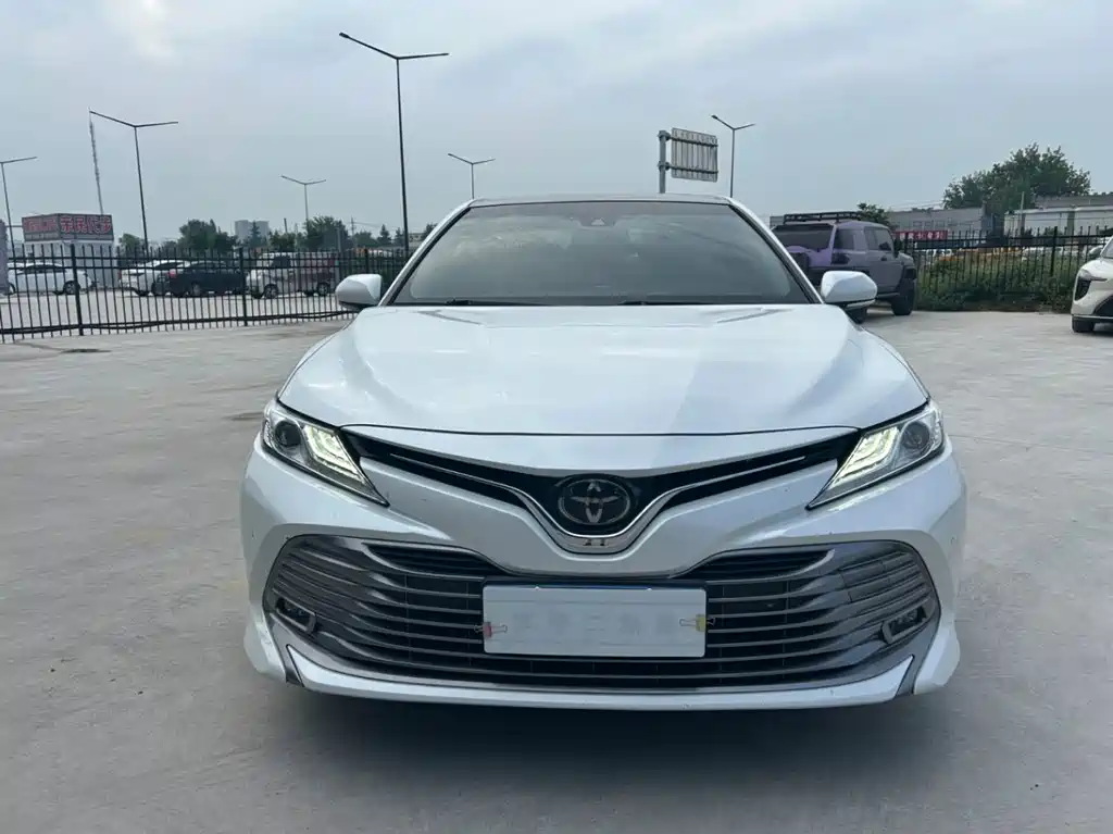 Toyota Camry 2019 — фото 2