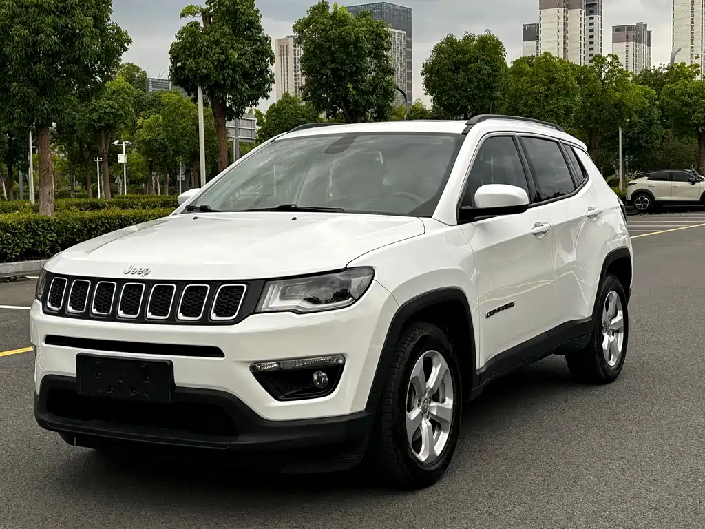 Jeep Compass 2018 — фото 1