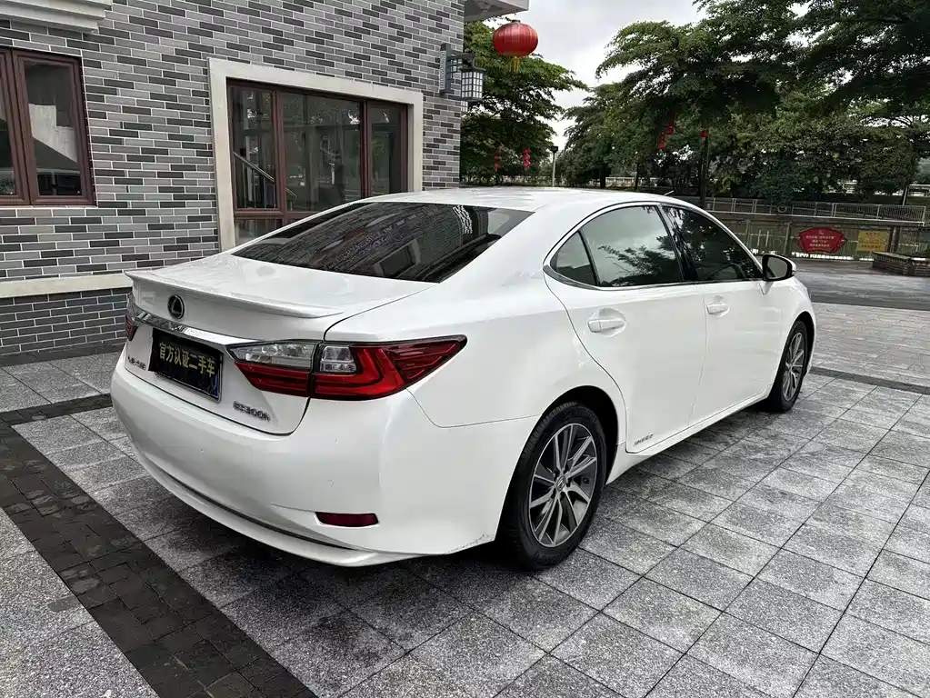 Lexus ES 2016 — фото 6