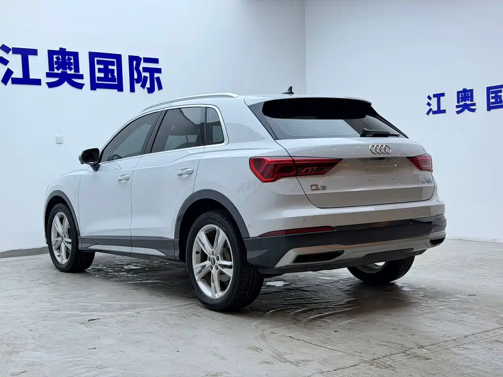 Audi Q3 2023 — фото 23