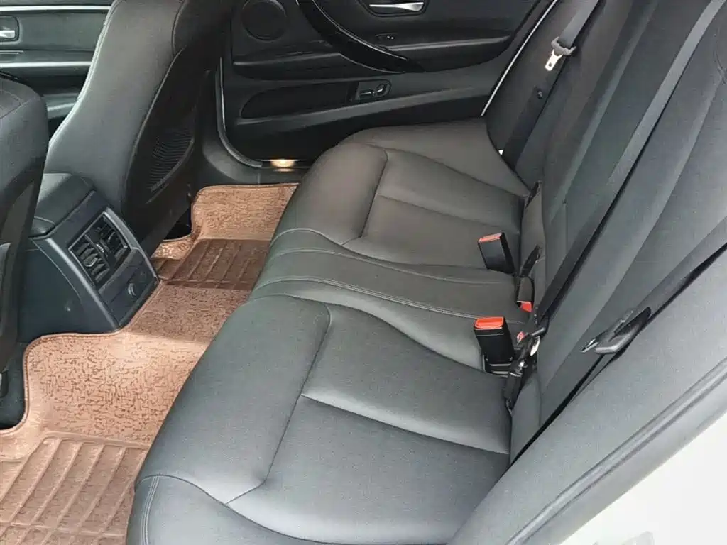 BMW 3 Series 2016 — фото 17