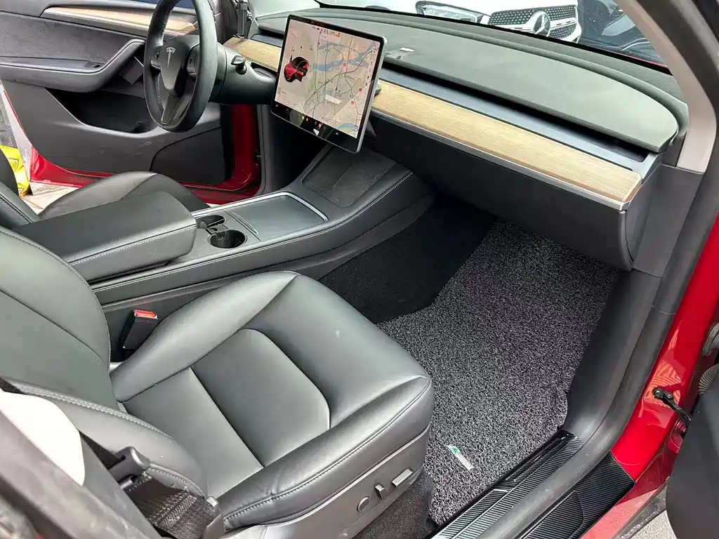 Tesla Model Y 2021 — фото 13