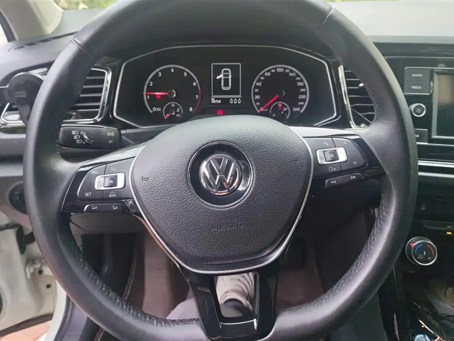 Volkswagen T-Roc 2018 — фото 14