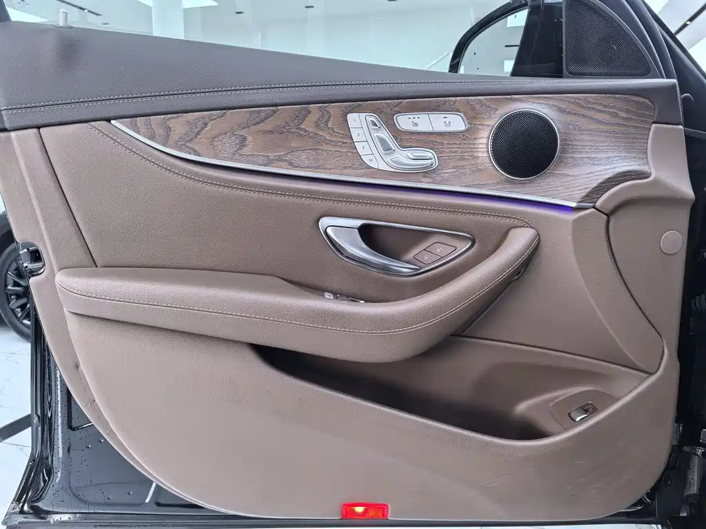 Mercedes-Benz E-Class 2022 — фото 4