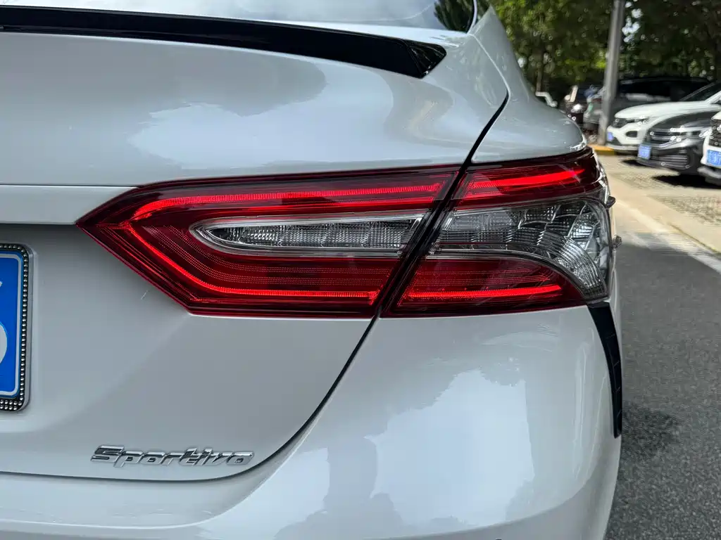 Toyota Camry 2020 — фото 11