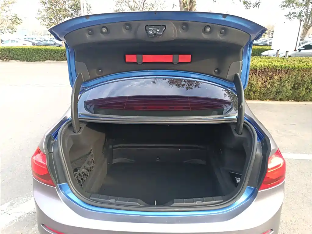 BMW 1 Series 2018 — фото 19