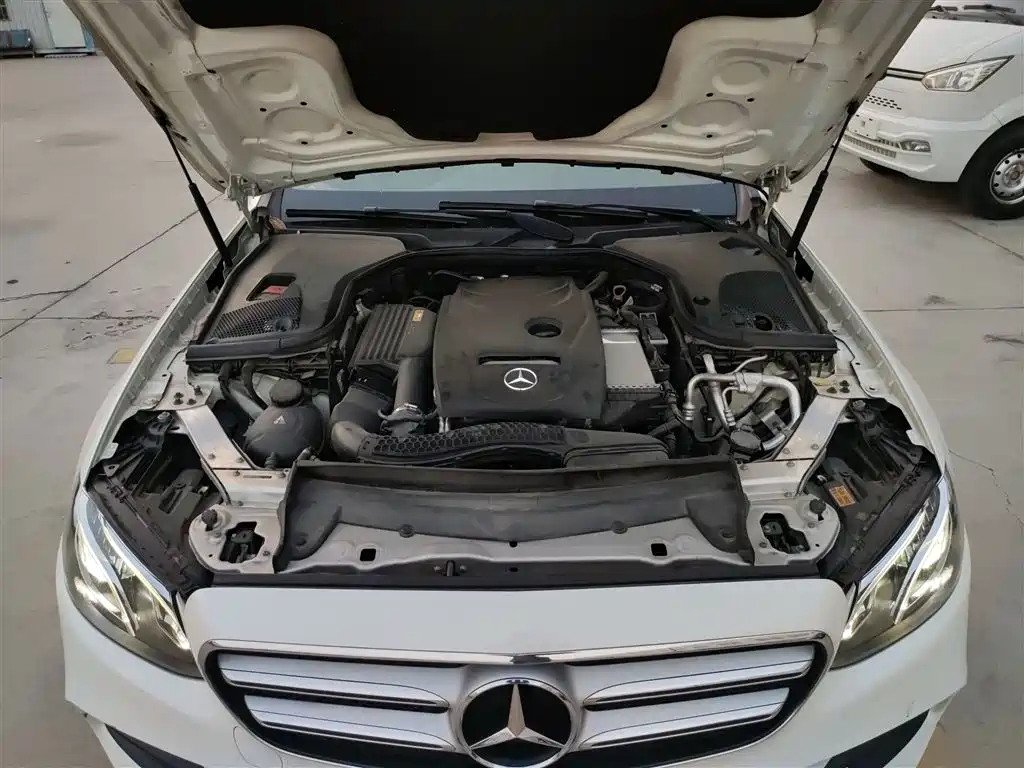 Mercedes-Benz E-Class 2018 — фото 9