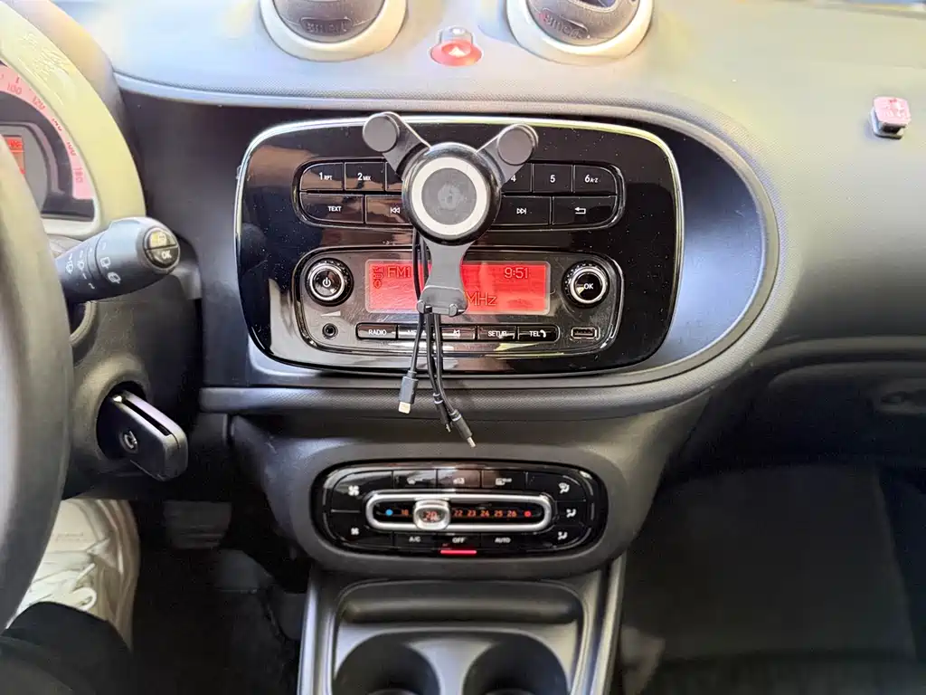 smart Fortwo 2018 — фото 14