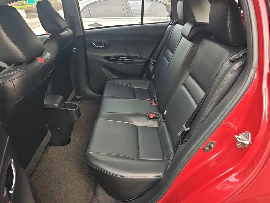 Toyota Yaris L 2020 — фото 17