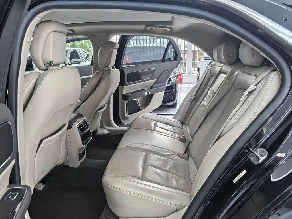 Lincoln Continental 2018 — фото 10
