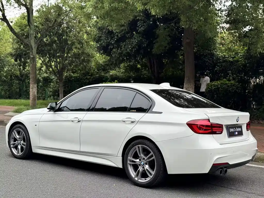 BMW 3 Series 2019 — фото 9