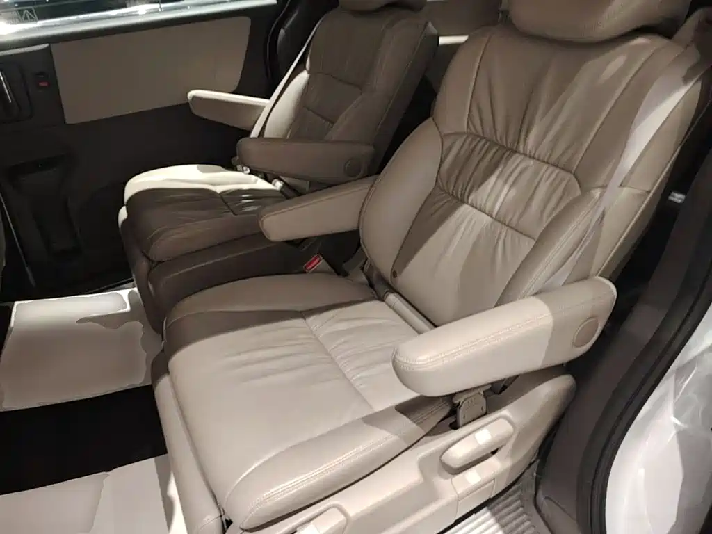 Honda Odyssey 2018 — фото 17