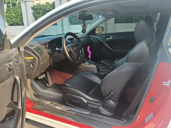 Hyundai Genesis Coupe 2012