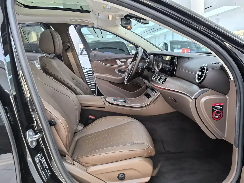 Mercedes-Benz E-Class 2023 — фото 15