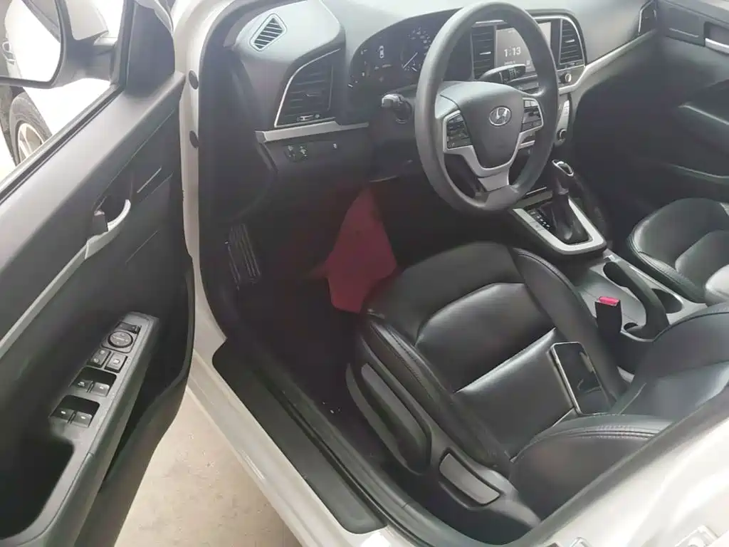 Hyundai Elantra 2016 — фото 16