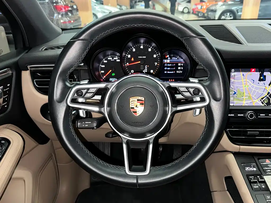 Porsche Macan 2019 — фото 12