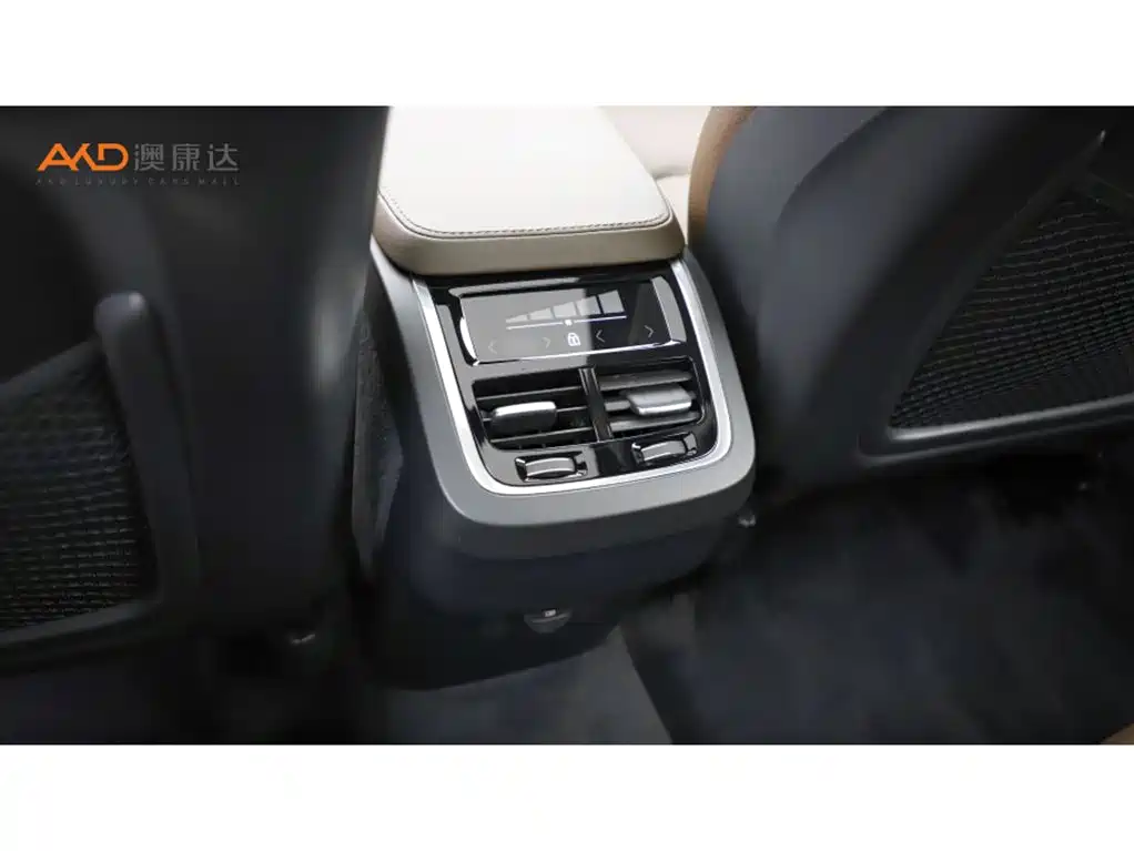 Volvo XC90 2023 — фото 9