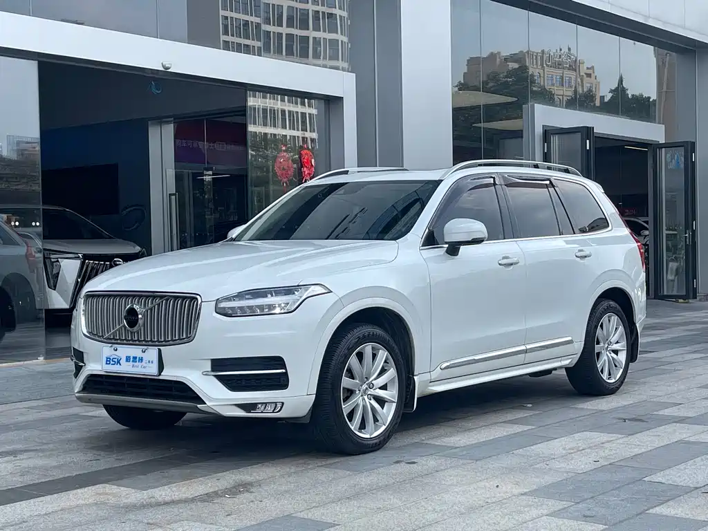 Volvo XC90 2018 — фото 1