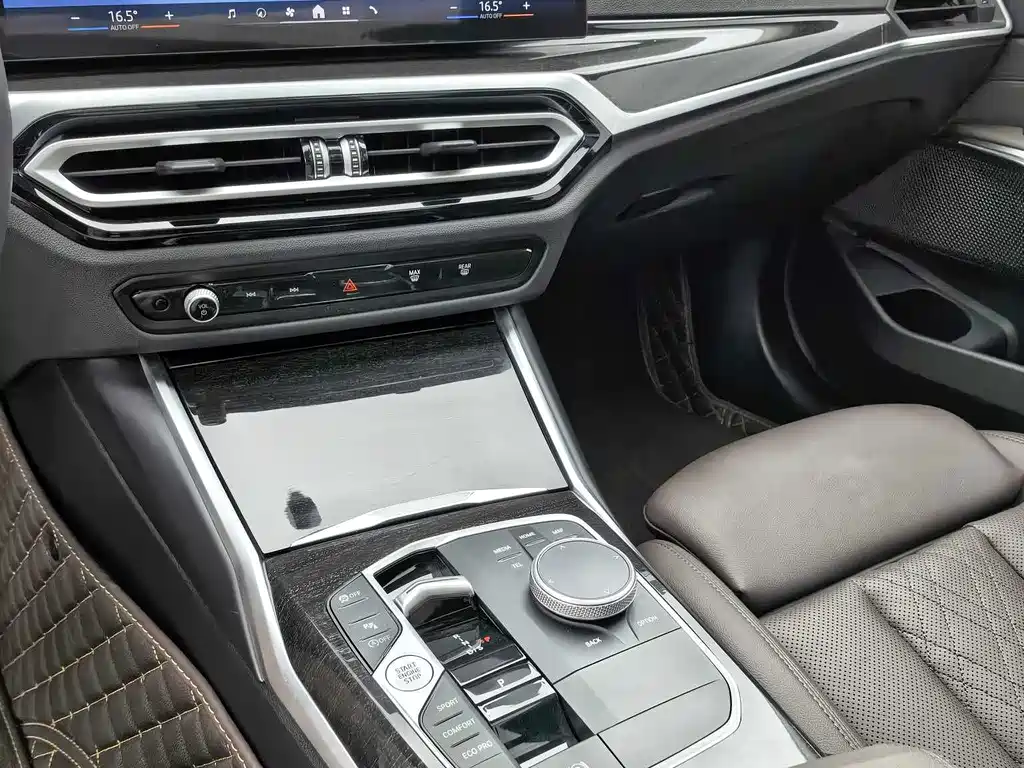 BMW 3 Series 2024 — фото 14