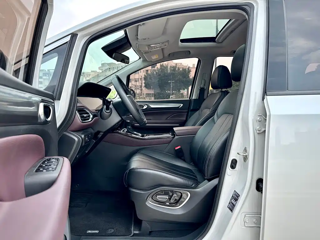 GAC Motor Trumpchi M6 2024 — фото 10