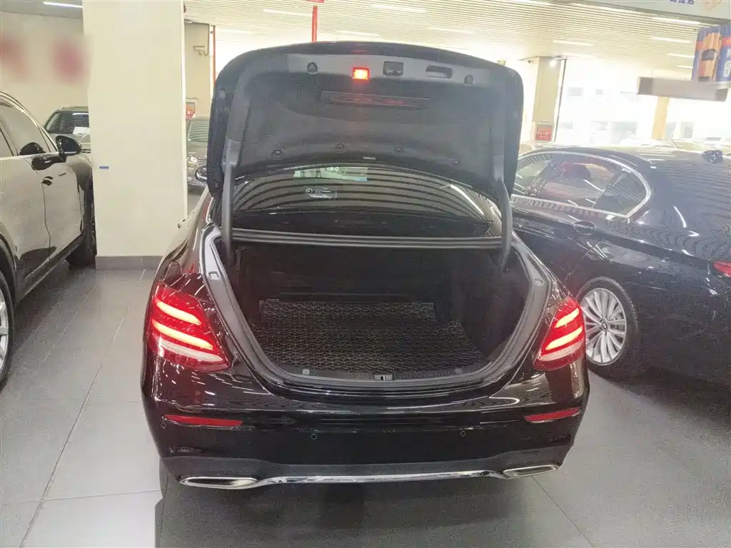Mercedes-Benz E-Class 2019 — фото 15