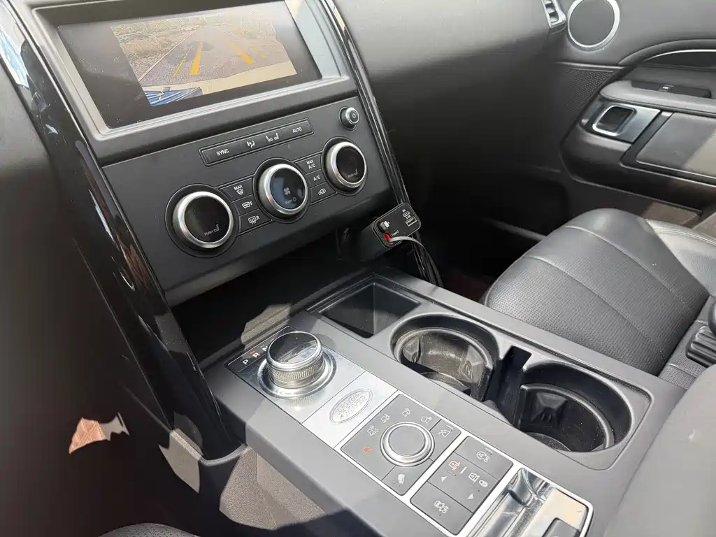 Land Rover Discovery 2019 — фото 14