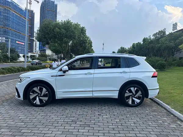 Volkswagen Tiguan L 2023