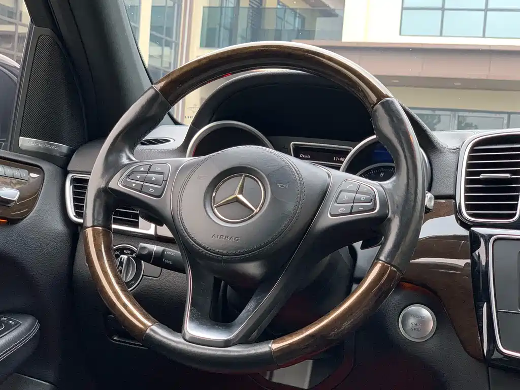 Mercedes-Benz GLS 2017 — фото 15