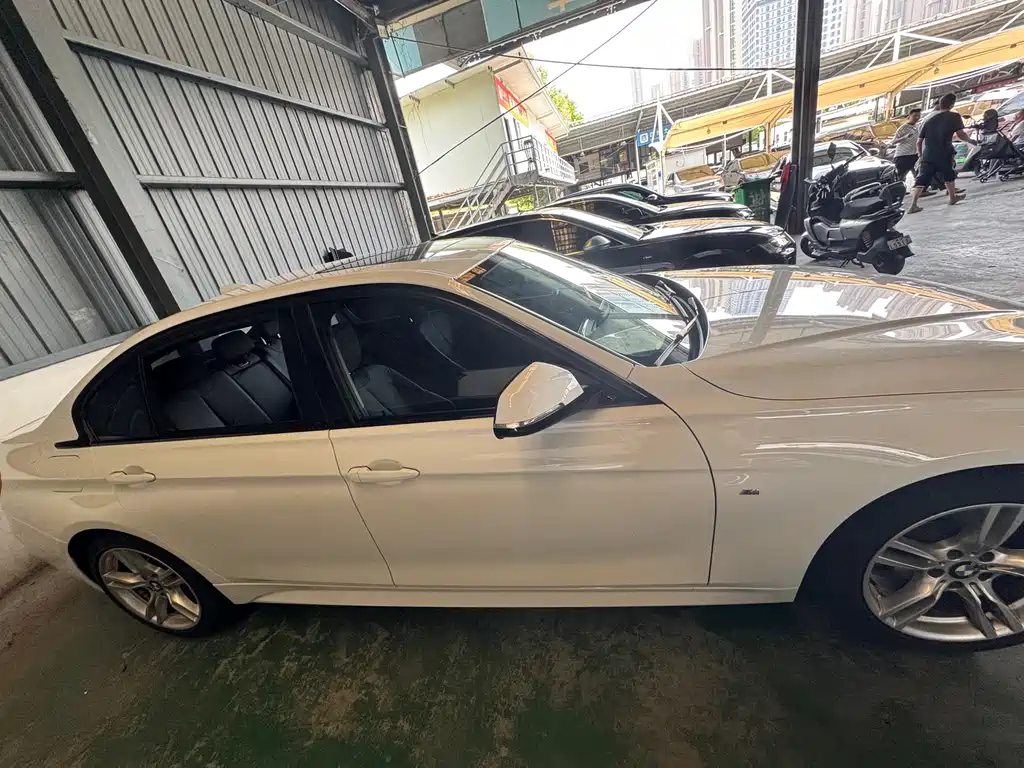 BMW 3 Series 2019 — фото 14